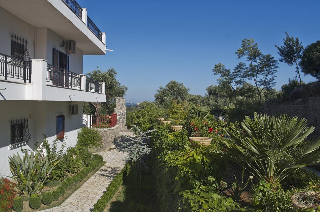 Marialice Apartment Dassia  Exterior photo