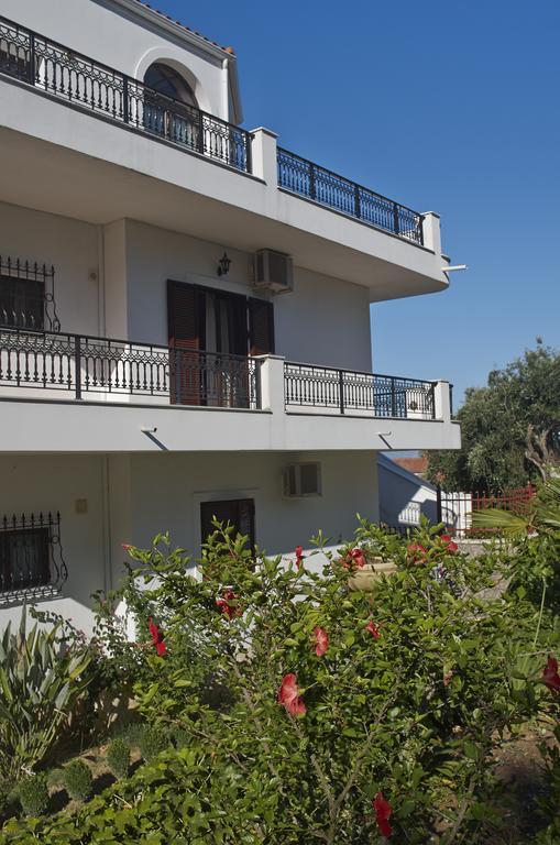 Marialice Apartment Dassia  Exterior photo