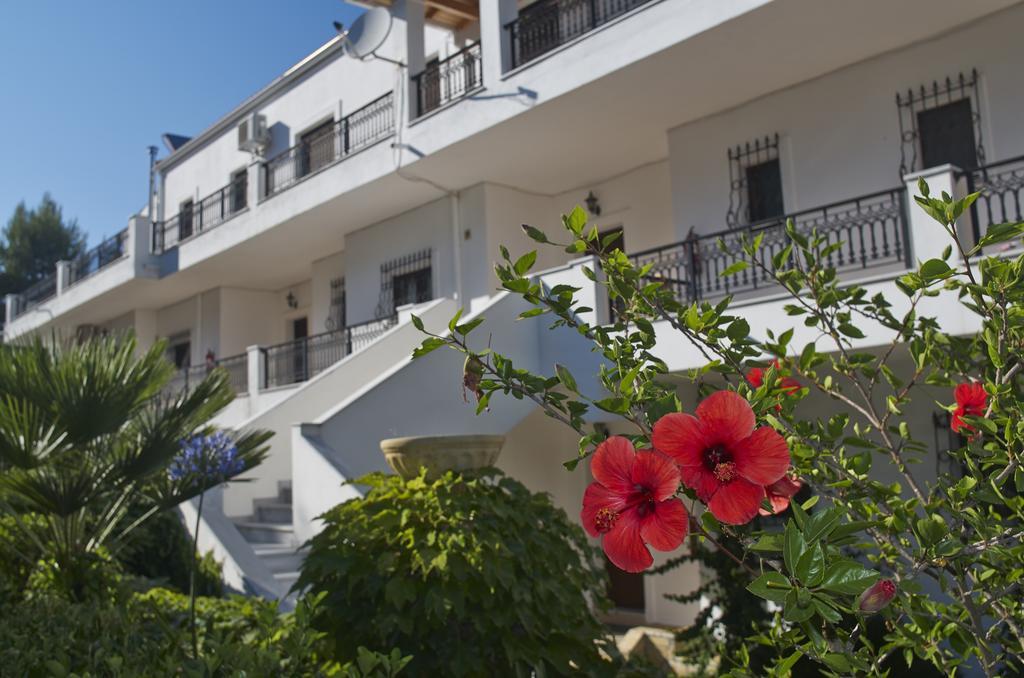 Marialice Apartment Dassia  Exterior photo